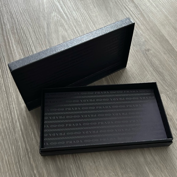 Prada Box (authentic) - Picture 2 of 8